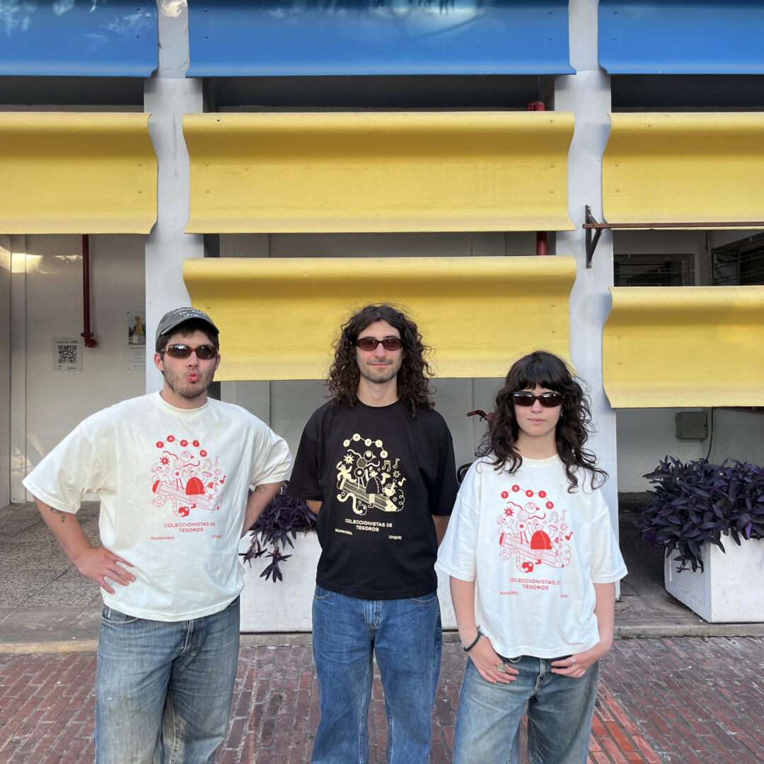 Remera Boxy Crema - Coleccionista de Tesoros - TAPIR