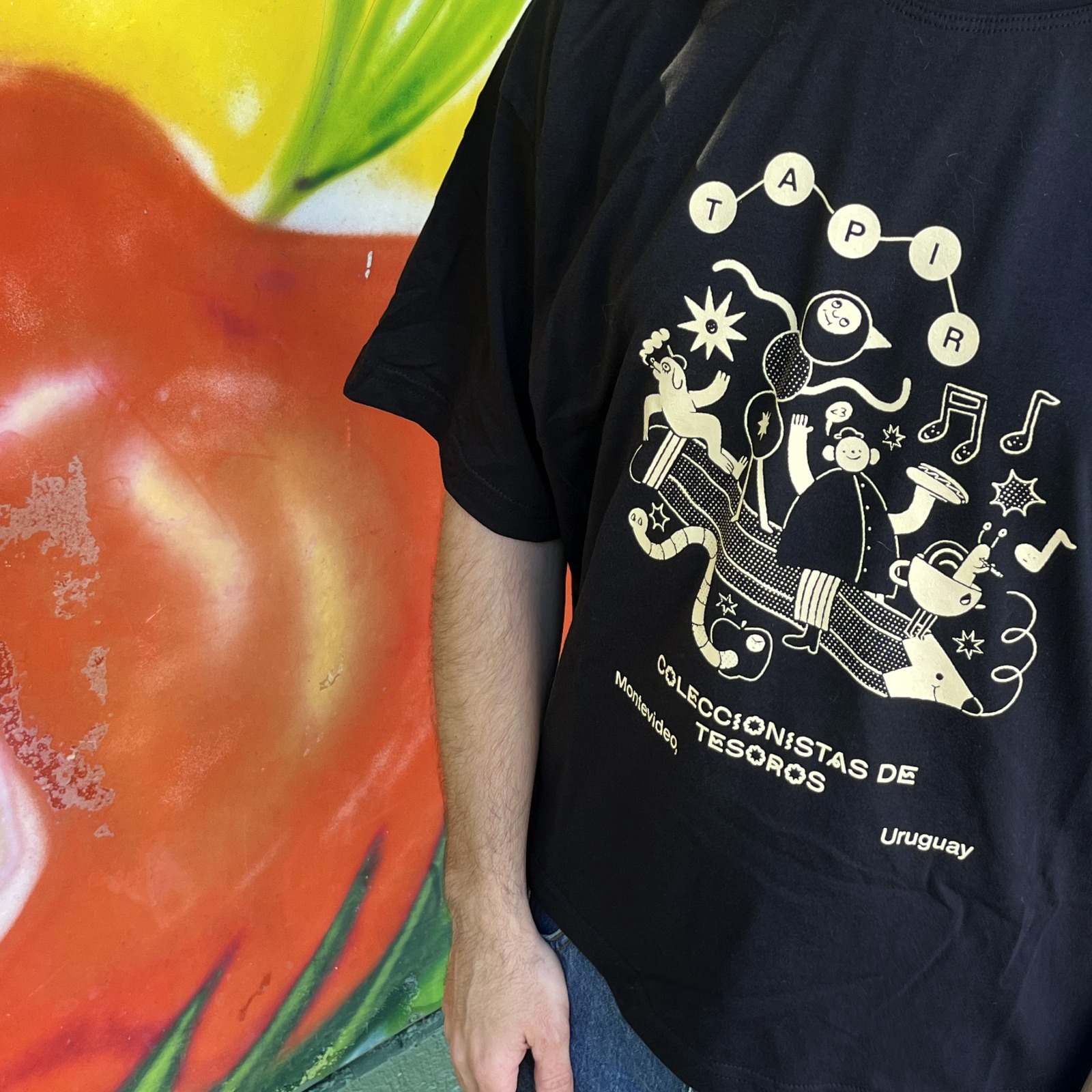 Remera Boxy Negra - Coleccionista de Tesoros - TAPIR - Imagen 2