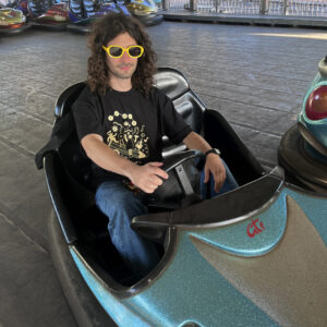 Remera Boxy Negra - Coleccionista de Tesoros - TAPIR